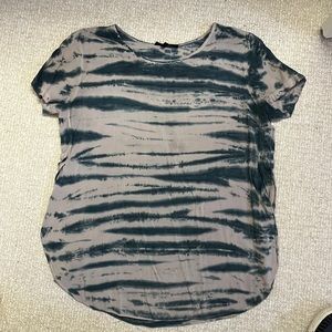 Classic T-shirt with side slits